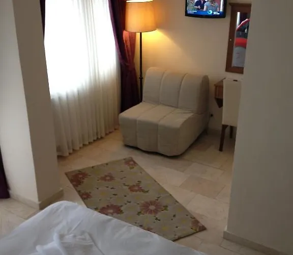 호텔 Rhebas 리바